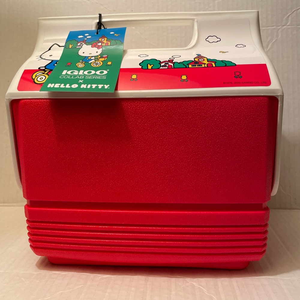Hello Kitty Igloo Cooler 4 qt  NWT’s
